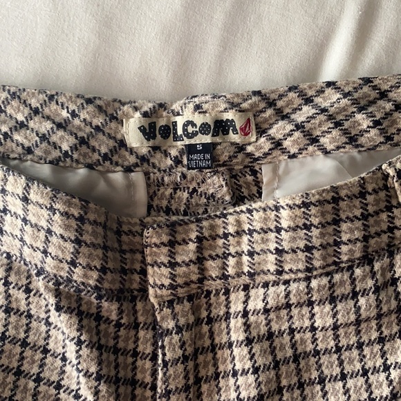 Volcom plaid shorts - Picture 2 of 5